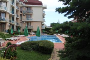 The swimming pool at or close to Apart complex Starfish със собствено паркомясто