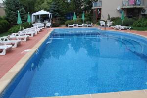 The swimming pool at or close to Apart complex Starfish със собствено паркомясто