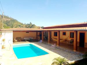 Bazén v ubytování Chácara isabella nebo v jeho okolí + 33 fotografií