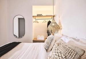 A bed or beds in a room at Niva Pool Suites