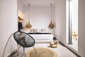 A bed or beds in a room at Niva Pool Suites