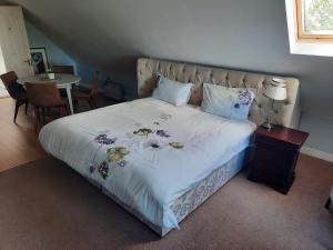 Postel nebo postele na pokoji v ubytování Killenard Self Catering Accommodation