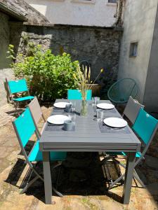 Fotografia z galérie ubytovania Bel appartement T3 au 1er étage avec cour intérieure au RDC - Villa Marie v destinácii Bagnères-de-Luchon