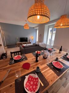 Nápoje v ubytovaní Bel appartement T3 au 1er étage avec cour intérieure au RDC - Villa Marie