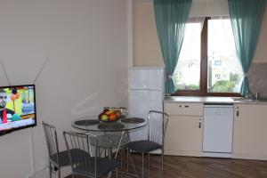 A kitchen or kitchenette at Apart complex Starfish със собствено паркомясто