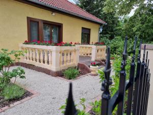 Muskátlis Ház 8638 Balatonlelle, Vasút utca 3. kép - 2