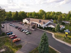 an overhead view of a parking lot in front of a building at Bay Inn in Tawas City