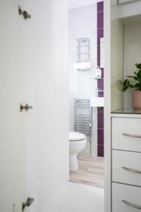 Koupelna v ubytování 3 BED new build home with FREE parking BHX NEC HS2 CONTRACTORS FAMILIES