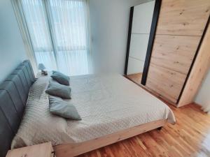 מיטה או מיטות בחדר ב-Apartman Peregrinus