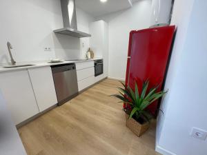 A kitchen or kitchenette at Oktheway Perbes Beach 2