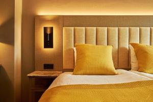 Postel nebo postele na pokoji v ubytování Hotel Hoogeveen
