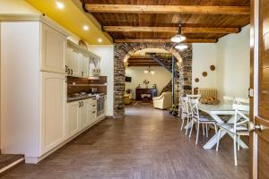 a kitchen and dining room with a table and chairs at Casa Vacanze 'Zia Lucia' in Sarconi