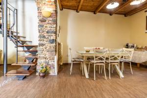 a dining room with a table and chairs at Casa Vacanze 'Zia Lucia' in Sarconi