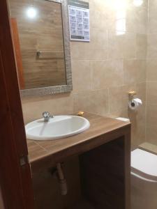 A bathroom at Antara Hostal