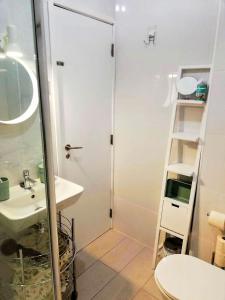 a bathroom with a shower and a sink and a toilet at Apartamento Playa de Monte Gordo in Monte Gordo