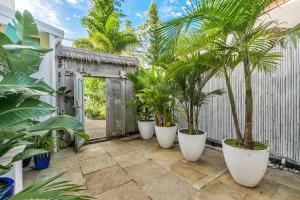 Taman di luar Azur Byron Bay