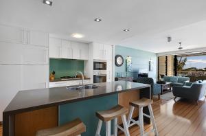 A kitchen or kitchenette at The Boathouse Apartments