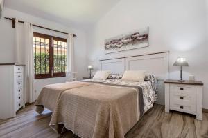 Postel nebo postele na pokoji v ubytování Villa Iris - Alcúdia + 32 fotografií