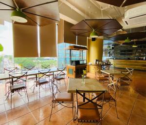 Restaurace v ubytování Days Hotel by Wyndham Iloilo