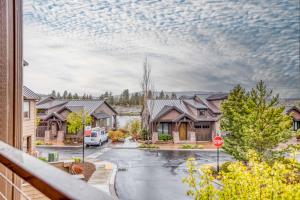 Gallery image of Deschutes Landing at the Old Mill Riverfront in Bend