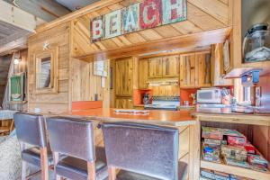 Η κουζίνα ή μικρή κουζίνα στο Sisters Beach Retreat - Meredith Lodging