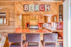 Η κουζίνα ή μικρή κουζίνα στο Sisters Beach Retreat - Meredith Lodging