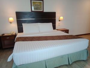 Postel nebo postele na pokoji v ubytování Days Hotel by Wyndham Iloilo