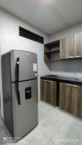 Kuchyň nebo kuchyňský kout v ubytování SANTYS HOUSE MELGAR apartamento amoblado para 6 personas