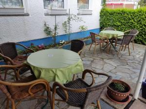 a group of tables and chairs on a patio at Taverna Hotel Römerkrug in Hannover