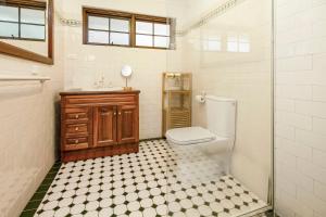 Koupelna v ubytování Redgum-Retreat, 4Bdrm Sleeps 8 Wildlife + 29 fotografií