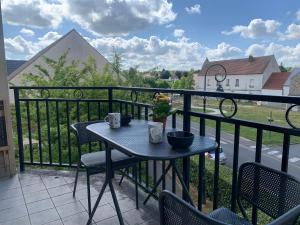 a table and chairs on a balcony with a view at Luxury Appartement Disneyland in Magny-le-Hongre