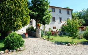 a house with a garden and a gravel driveway at Il Frantoio delle Grazie in Florence