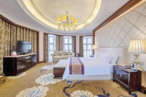 Ένα ή περισσότερα κρεβάτια σε δωμάτιο στο Days Hotel by Wyndham Logan City Huizhou