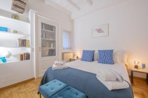 A bed or beds in a room at Sweett - Moscova II