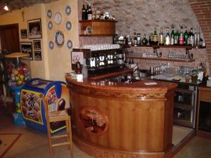 a bar in a restaurant with a counter with alcohol at Cà Del Ponte in Costermano
