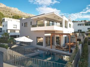 Fotografia z galérie ubytovania Luxury villa Natali with pool terrace and sea view v destinácii Podstrana