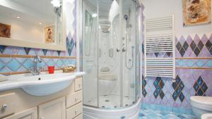 A bathroom at Sea View - Rena Bianca