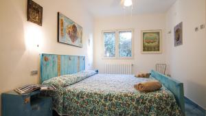 A bed or beds in a room at Sea View - Rena Bianca