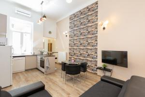 Kuchyňa alebo kuchynka v ubytovaní D78 Dohány Apartment