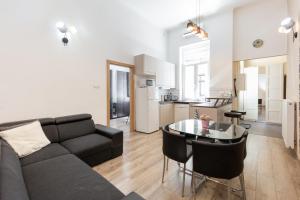 Kuchyňa alebo kuchynka v ubytovaní D78 Dohány Apartment
