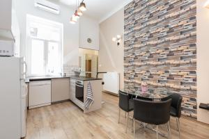 Kuchyňa alebo kuchynka v ubytovaní D78 Dohány Apartment