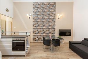 Kuchyňa alebo kuchynka v ubytovaní D78 Dohány Apartment