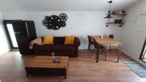 A seating area at Casa Relojero Még 37 kép