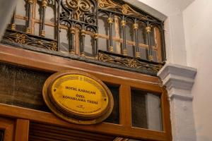 Сертификат, награда, вывеска или другой документ, выставленный в Hotel Karacam