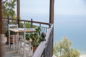 a porch with a table and chairs on a balcony at Marabou Hotel Chorefto in Chorefto