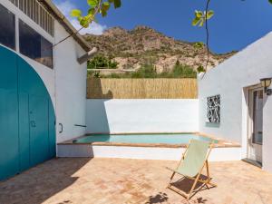 a chair sits in the courtyard of a house at Casa Ishtar in Nigüelas