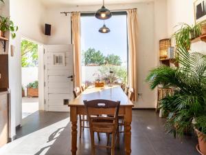 a dining room with a table and chairs and a large window at Casa Ishtar in Nigüelas