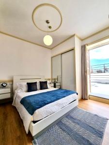 Postel nebo postele na pokoji v ubytování Carreira Apartments Harbour View Free Parking in Heart Funchal