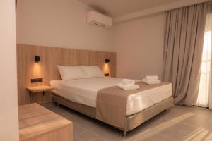 Ένα ή περισσότερα κρεβάτια σε δωμάτιο στο Nomad Hotel Paralia