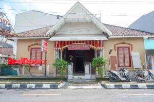 日惹的住宿－RedDoorz At Golden Inn Tugu Yogyakarta，相簿中的一張相片